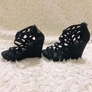 Black wedges